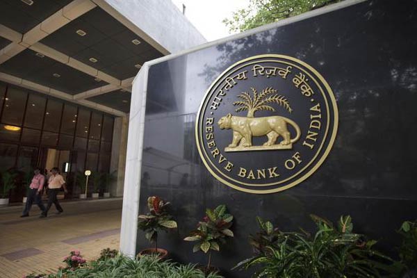 RBI allows banks to deposit old notes at district chests, domonetisation drive, old 500 and 1,000 rupee notes