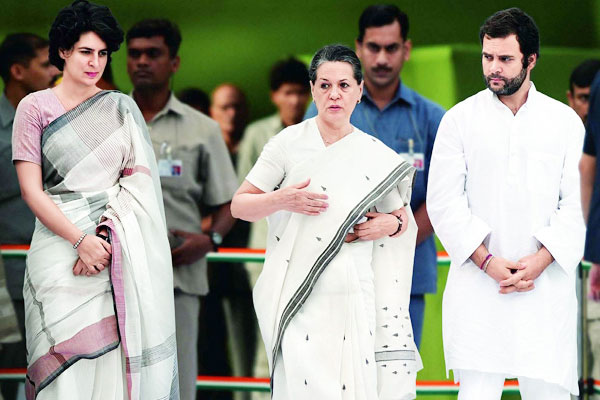 Sonia’s big jolt to Priyanka’s supporters, backs Rahul