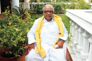 Karunanidhi admitted to hospital for throat and lung infection