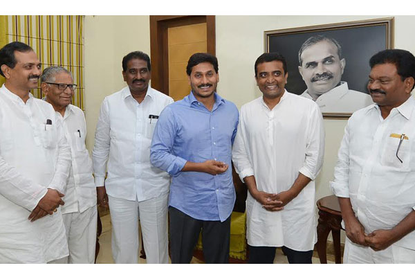 kasu-mahesh-reddy joining Ysrcp