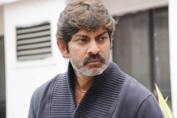 Jagapathi Babu turns King for Om Namo Venkatesaya, Jagapathi Babu in Om Namo Venkatesaya, King Jagapathi Babu,