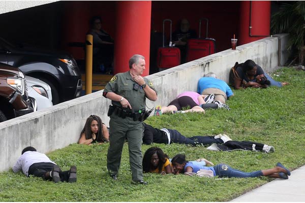 5 dead in shooting at US airport