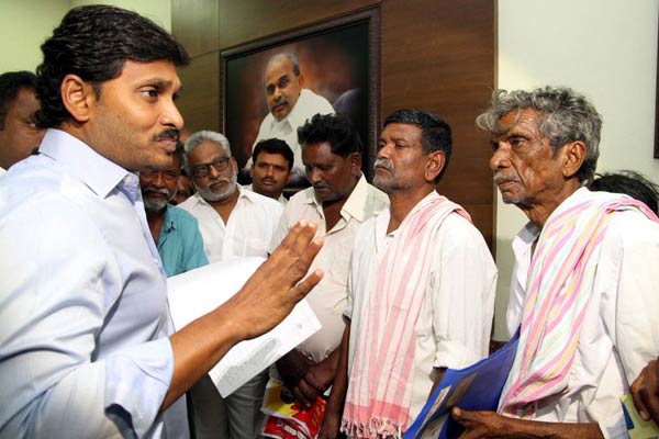 Jagan flays TDP turned Aarogyasri into lame duck