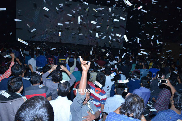 Allu Arjun,Sneha reddy and Surekha watched the film at Sandhya theatre