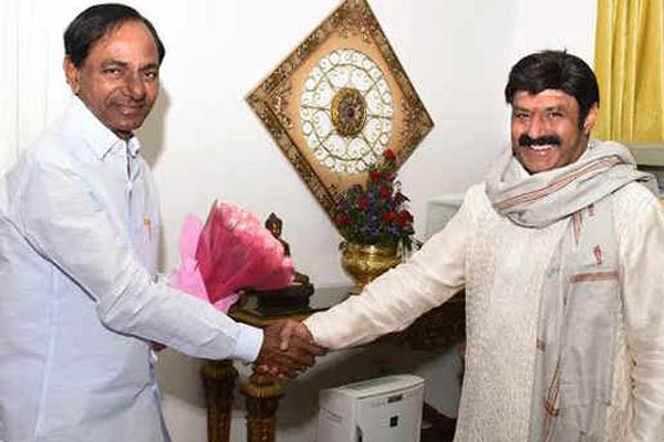 Balakrishna Thanks KCR, Balakrishna met KCR, Gautamiputra Satakarni Special Screening for KCR