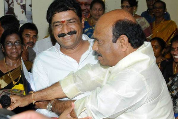 Ministers’ Ganta Srinivasa Rao, Ayyanna Patrudu smiles makes Visakha politics crazy!