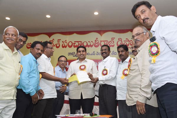 Lokesh promises to solve diploma engineers issues