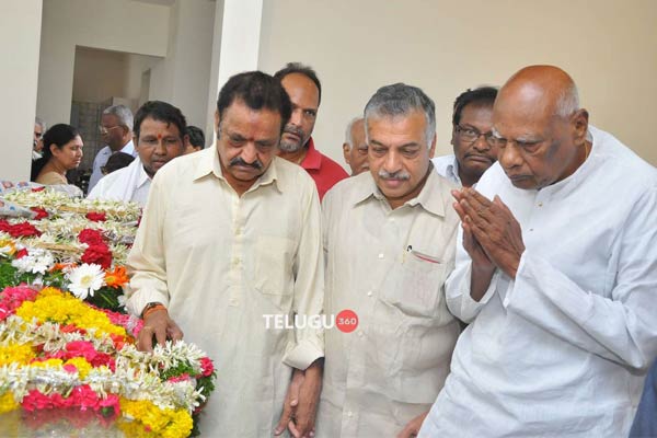 Celebs pay Condolences to C.Narayana Reddy - Telugu360