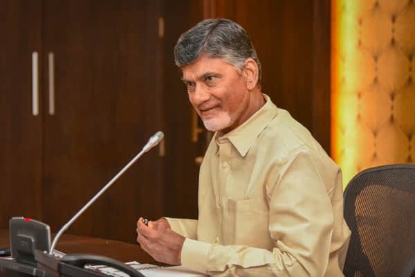 Chandrababu blesses Bhuma’s family, nominates Brahamananda for Nandyal bypoll