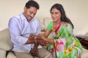 Rakhi Moments from Kavitha to KTR, Sharmila to Jagan