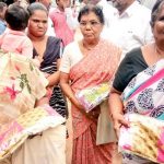 Women went ire on TS Govt, make bonfire of Bathukamma sarees