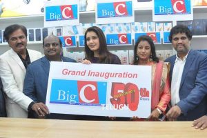 Rashi Khanna Launches Big C Mobile Showroom