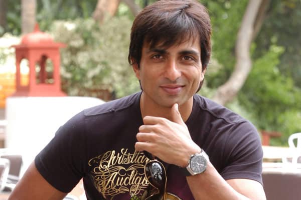 Telugu Heroes Insecure of Sonu Sood?