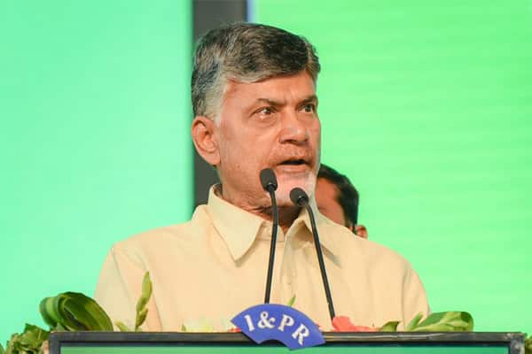 Chandrababu grades Intintiki TDP program, warns underperformers