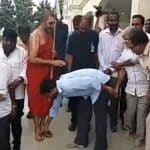 Jagan seeks blessings from Godmen Chinna Jeeyar