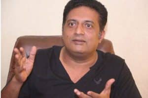 Prakash Raj urges Indians to stand as fearless society which questions