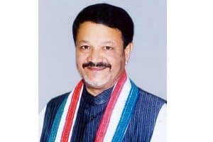 TRS MLC flings slipper at NRI Landlady