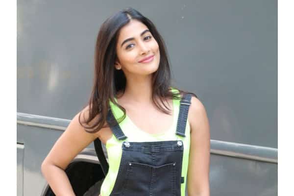 Pooja Hegde to sizzle in 'Rangasthalam'