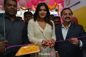 Hebah Patel Launch B New Mobile Store