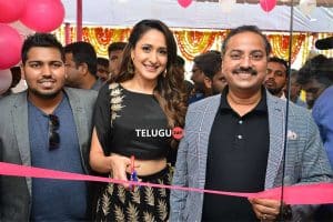 Pragya Jaiswal launches B New Mobile store