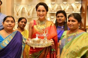 Pragya Jaiswal launches South India shopping mall