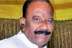 Water Bottles hurled at Home Minister Naini Narasimha Reddy!