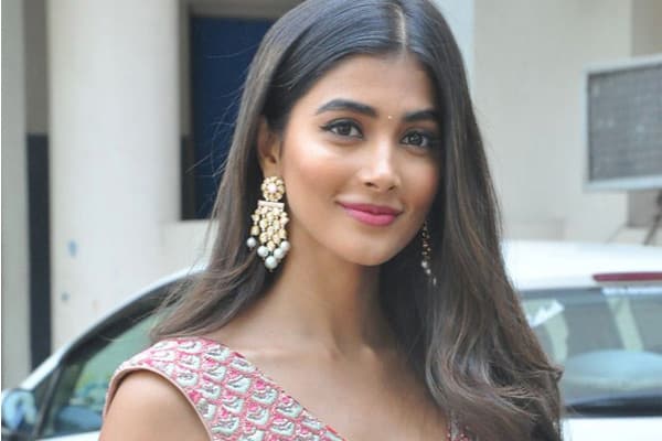 Pooja Hegde turns 'Jil Jil Rani' peppy song for Ram Charan