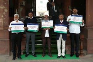 YSRCP protests against Centre! Mudslinging on TDP outside Parliament