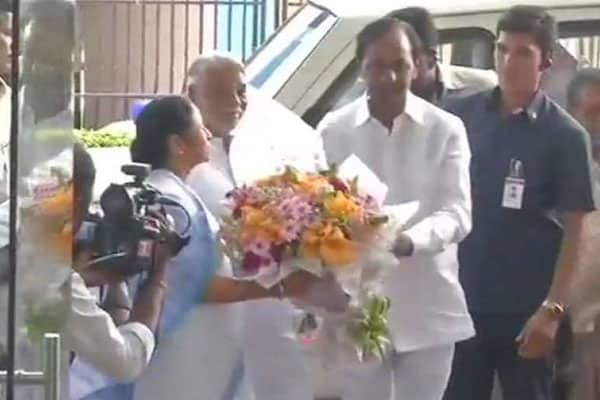 KCR – Mamata Banjeree Meeting! KCR lands in Kolkata