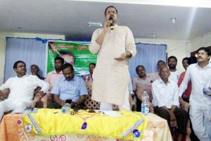 Ex-JD Lakshmi Narayana turns Srimanthudu!