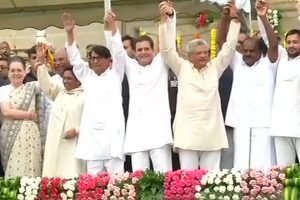 Leaders at Kumaraswamy’s swearing-in