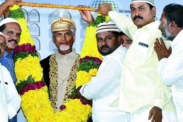 Chandrababu Naidu joins Muslims in Eid prayers