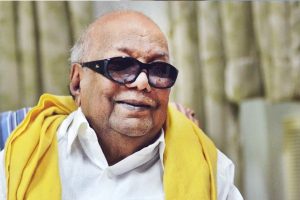 Karunanidhi’s health critical , several leaders visit & fans gathered