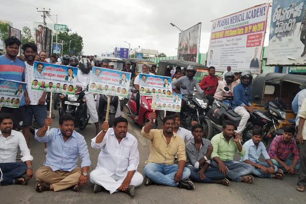 Prof Nageshwar : Why other opposition parties refuse to support YSR Congress bandh call ?