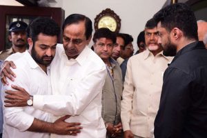 Celebs pay Homage to HariKrishna Set2