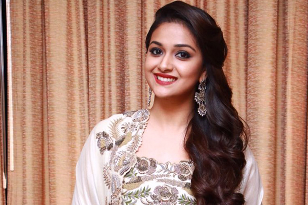 Keerthy Suresh-gifted gold coins to Pandem Kodi 2 unit members