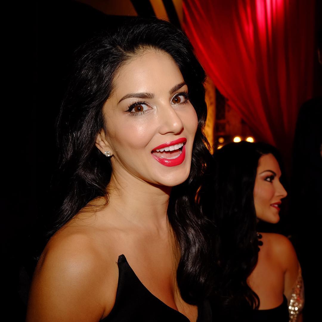 Sunny Leone with her Wax statue