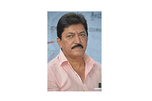 Actor Devaraj hurt in road accident.