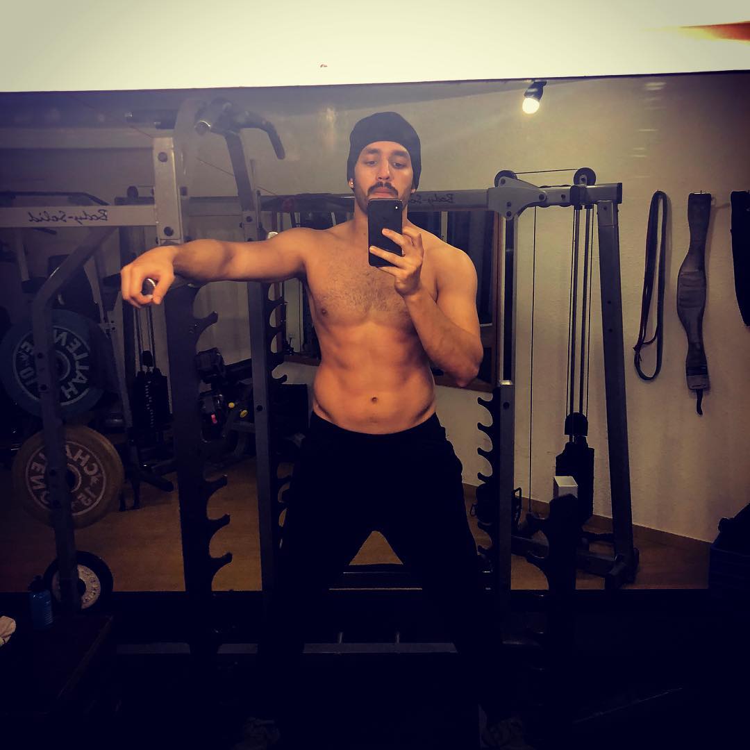 Akhil Akkineni flaunts his Six Pack Abs