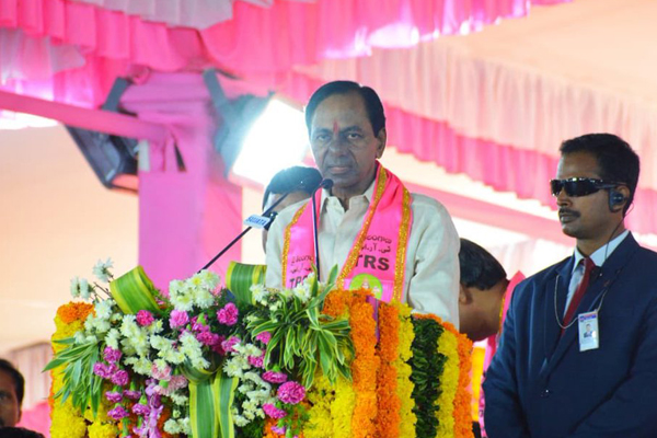 KCR invokes Tamil Model of Politics calling parties not to be slaves to Delhi.