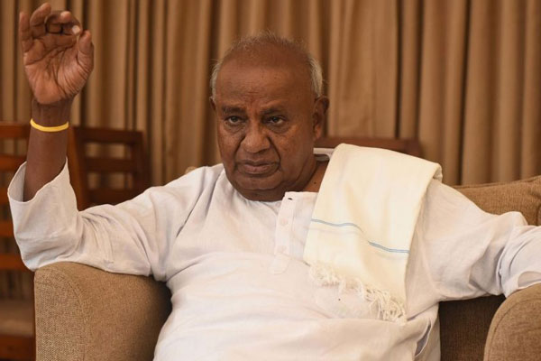 Deve Gowda all praise for Babu and Rahul