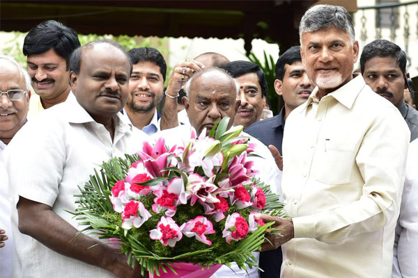 Chandrababu meets with Deve Gowda for anti-Modi front