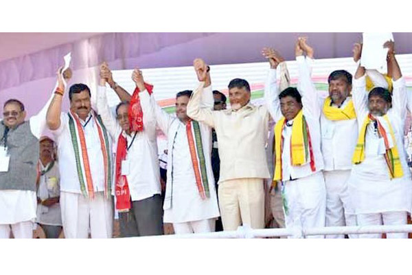 Rahul, Chandrababu share dais at Telangana rally