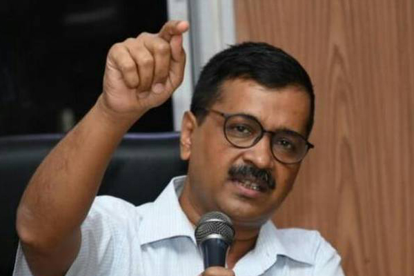 Kejriwal backs Naidu on barring CBI officials; also advises IT ban