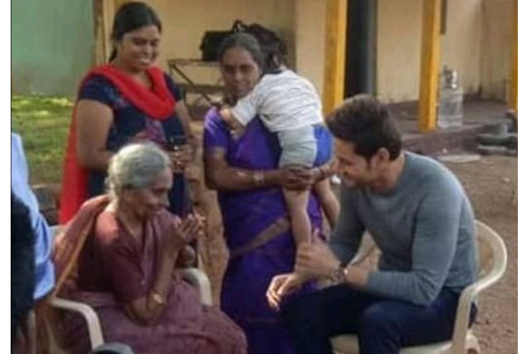 Mahesh Babu fulfills old fan's wish