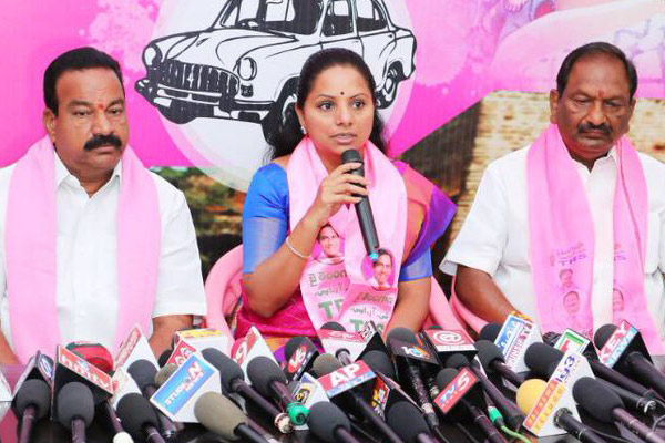 Sonia spoke CBN's words in Telangana, says TRS MP Kavitha