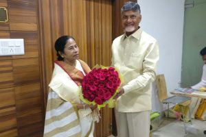 Pics : Chandrababu Naidu with Mamata Banerjee