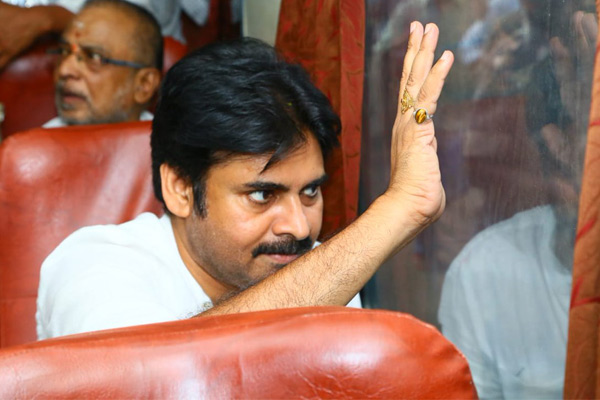 Pawan Kalyan objects to Naidu's meet with Rahul Gandhi