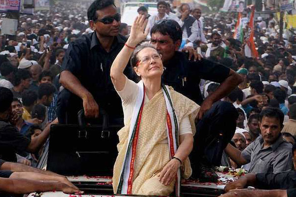 'Mother of Telangana' Sonia says Congress paid price for creating new state