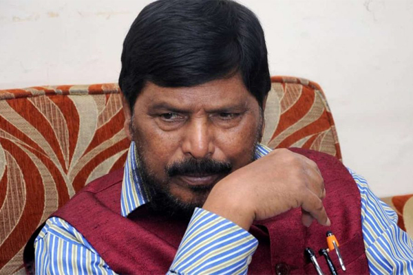 Union minister Ramdas Athawale slapped by commoner in Public